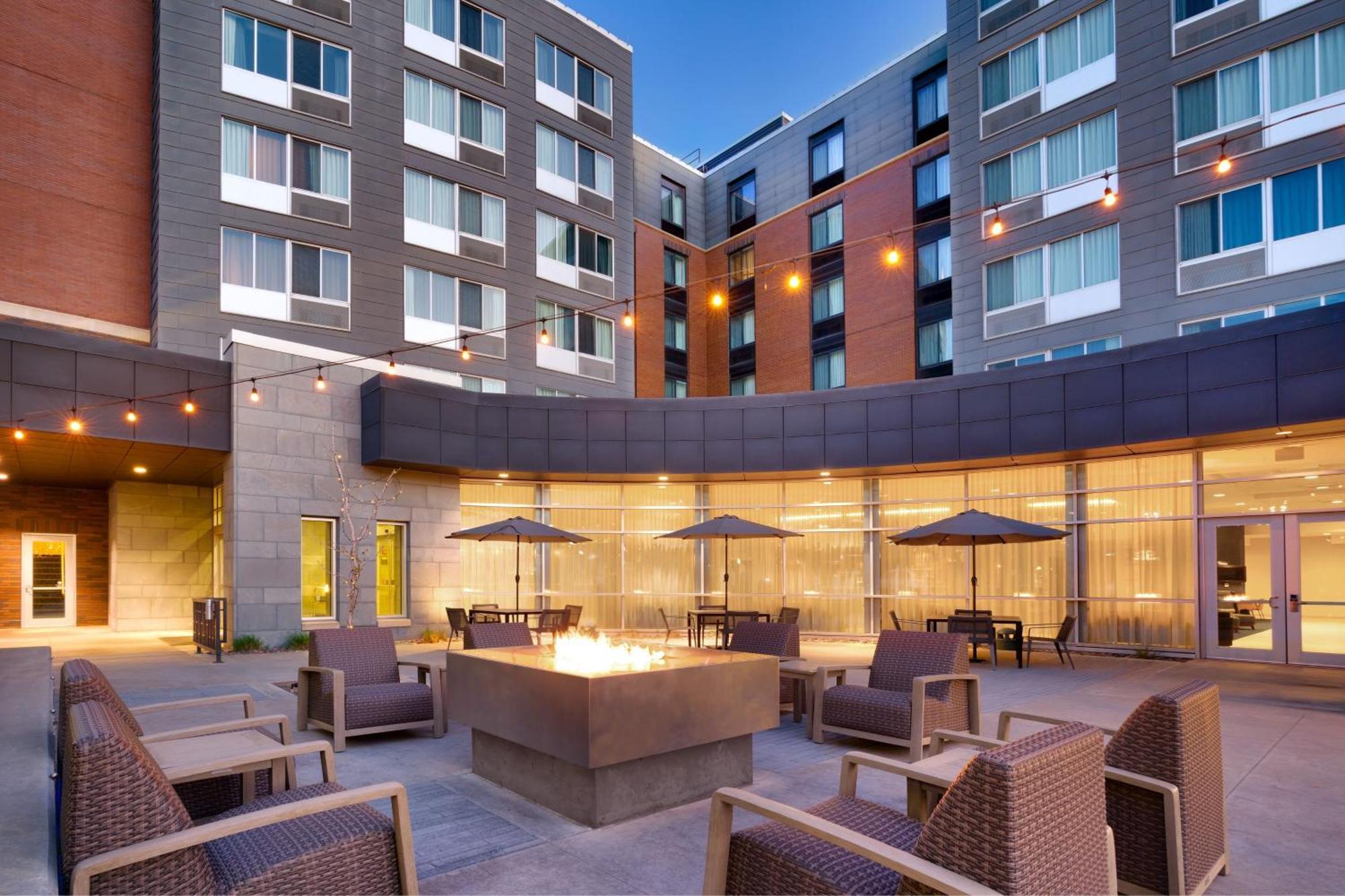 Courtyard Lincoln Downtown Hotell Exteriör bild
